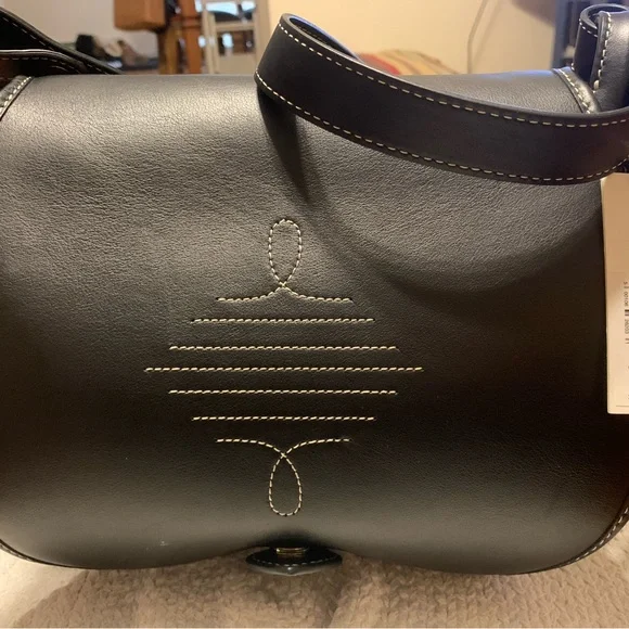 Banana Republic Black Leather Shoulder Bag with Embossed Design - Picture 4 of 7